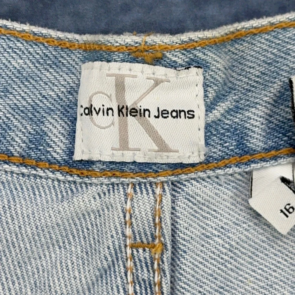 Calvin Klein Jeans Womens Cuff Short Light Indigo Enzyme Wash Size 16 BDXK690
